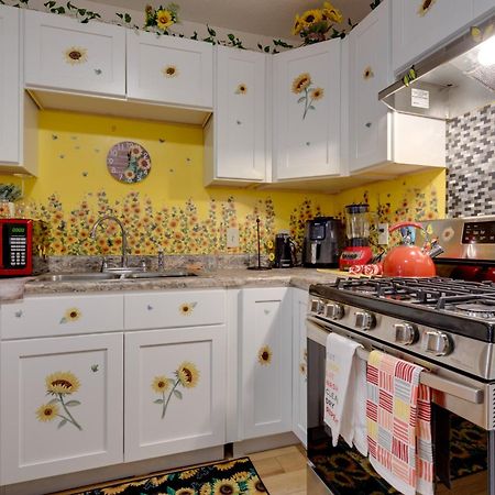 Stunning Gulfport Getaway About 1 Mi To The Beach Exterior photo